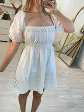 Cargar imagen en el visor de la galería, CHELSEA - Vestido corto blanco