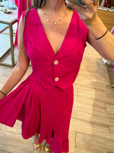Cargar imagen en el visor de la galería, MILEY - Set chaleco y falda fucsia