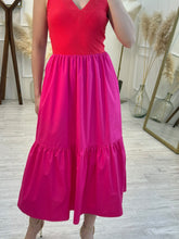 Cargar imagen en el visor de la galería, CIRSE - Maxi vestido rojo con fucsia