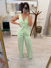Cargar imagen en el visor de la galería, SHELLEY - Set pantalón y blusa verde