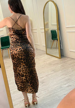 Cargar imagen en el visor de la galería, AMAYA - Maxi vestido animal print