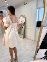 Cargar imagen en el visor de la galería, ROMA – Vestido corto rosa pastel en jacquard