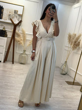 Cargar imagen en el visor de la galería, VIOLETA – Palazzo beige con olanes y cinturón