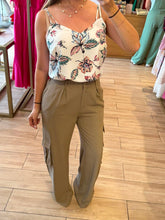 Cargar imagen en el visor de la galería, JARA - Blusa tirantes estampadas