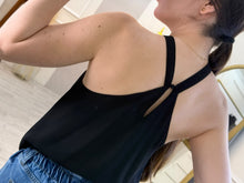 Cargar imagen en el visor de la galería, SIRINGA – Blusa negra halter cruzada