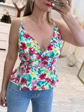 Cargar imagen en el visor de la galería, TULIPAN  – Blusa cruzada de tirantes con flores
