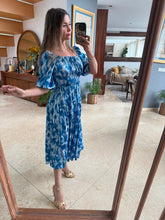 Cargar imagen en el visor de la galería, GUILLERMINA - Maxi vestido estampado azul