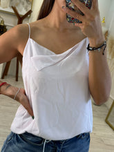 Cargar imagen en el visor de la galería, AGLAYA – Blusa de tirantes con escote cruzado