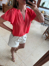 Cargar imagen en el visor de la galería, JAELYN - Blusa coral
