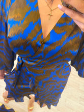 Cargar imagen en el visor de la galería, DAYRA - Vestido corto azul con café