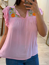 Cargar imagen en el visor de la galería, FIORE - Blusa rosa con bordado floral