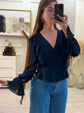 Cargar imagen en el visor de la galería, AMY - Blusa manga larga azul profundo