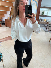Cargar imagen en el visor de la galería, JUDITH - Blusa blanca manga larga