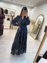 Cargar imagen en el visor de la galería, EIRENE – Maxi vestido azul marino estampado de manga larga