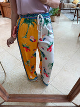 Cargar imagen en el visor de la galería, LANA - Pantalón estampado tropical