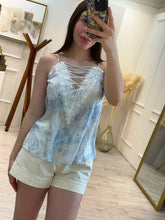 Cargar imagen en el visor de la galería, CARLY - Blusa azul claro tirantes