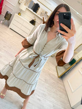 Cargar imagen en el visor de la galería, BEXLEY - Vestido midi khaki rayas