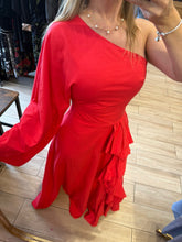 Cargar imagen en el visor de la galería, SELENE - Maxi vestido rojo asimétrico