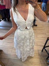 Cargar imagen en el visor de la galería, ADELAIDA - Set blusa y falda blanco