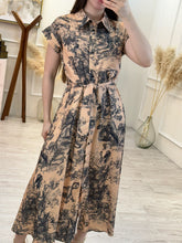 Cargar imagen en el visor de la galería, HIPSO – Maxi vestido camisero toile camel con cinto