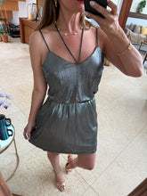 Cargar imagen en el visor de la galería, CHILA - Vestido corto gris metalizado