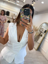 Cargar imagen en el visor de la galería, EGERIA – Set blanco texturizado de chaleco y pantalón