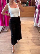 Cargar imagen en el visor de la galería, MALAGA - Pantalon negro rayas