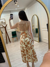 Cargar imagen en el visor de la galería, JAELYN - Maxi vestido khaki con blanco