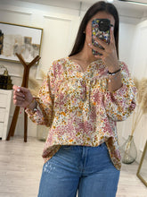 Cargar imagen en el visor de la galería, LUISA – Blusa floral rosa y mostaza manga larga