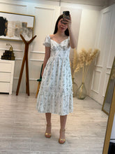 Cargar imagen en el visor de la galería, BERKLEY - Vestido blanco midi estampado