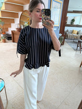 Cargar imagen en el visor de la galería, CATALINA - Blusa  rayas