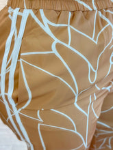 Cargar imagen en el visor de la galería, JILL - Set pantalon y blusa khaki estampados