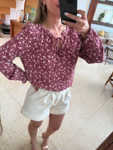 Cargar imagen en el visor de la galería, NIEVES - Blusa tinto estampada