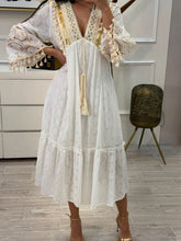 Cargar imagen en el visor de la galería, HANNA - Vestido midi blanco detalles beige