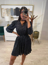 Cargar imagen en el visor de la galería, EZIA - Vestido corto manga larga