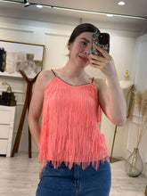 Cargar imagen en el visor de la galería, XANTE – Blusa coral de flecos con tirantes