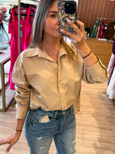 Cargar imagen en el visor de la galería, HALLIE - Camisa khaki