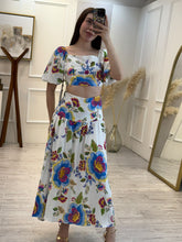 Cargar imagen en el visor de la galería, ERENDIRA - Set blusa y falda estampado