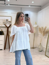 Cargar imagen en el visor de la galería, WENDY – Blusón blanco de gasa con escote cuadrado