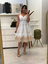 Cargar imagen en el visor de la galería, FIORELLA - Vestido blanco estampado tirantes