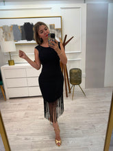Cargar imagen en el visor de la galería, ALBA - Vestido midi negro flecos