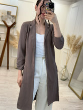 Cargar imagen en el visor de la galería, XÓCHITL – Cardigan largo moka con solapa