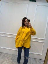 Cargar imagen en el visor de la galería, KAILANI - Camisa over mostaza