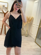 Cargar imagen en el visor de la galería, PROMISE - Vestido corto negro tirantes