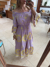 Cargar imagen en el visor de la galería, NANNY - Maxi vestido lila con amarillo