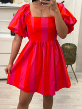 Cargar imagen en el visor de la galería, DANESSA - Vestido corto rayas rojas