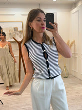 Cargar imagen en el visor de la galería, AMAYA - Chaleco blanco con negro