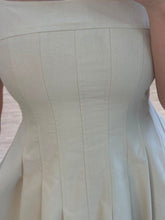 Cargar imagen en el visor de la galería, NERINA - Vestido corto avena