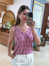 Cargar imagen en el visor de la galería, SANCTUARY - Blusa rosa estampada sin mangas