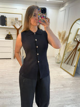 Cargar imagen en el visor de la galería, JOLIE - Blusa negra sin mangas